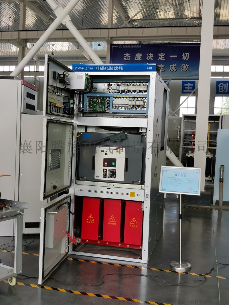 深入分析：真空断路器在工业电气系统中的应用与选择